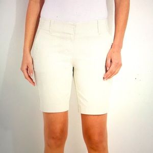 Vineyard Vines Cotton 9" Short in Khaki Size 12 in Excellent Condition.